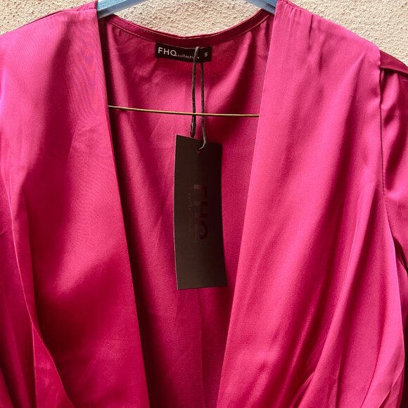 NWT FHU collection Half Sleeve Elegant Sheath V Neck Top - Picture 3 of 9